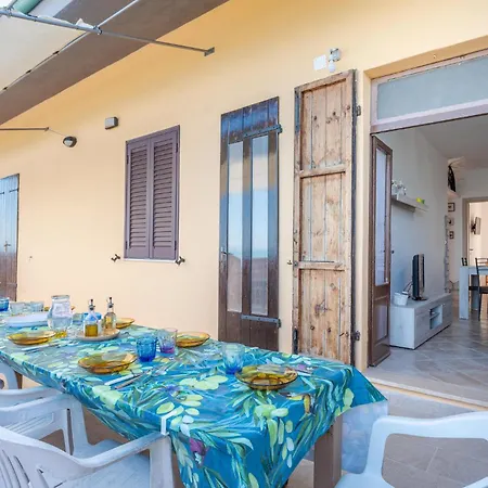 Appartamento Awesome In With Kitchenette
