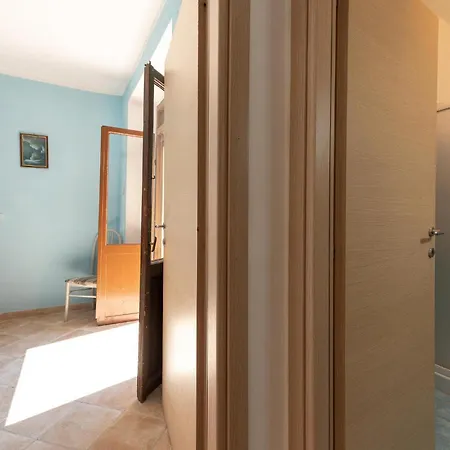 Awesome In With Kitchenette * Giannella
